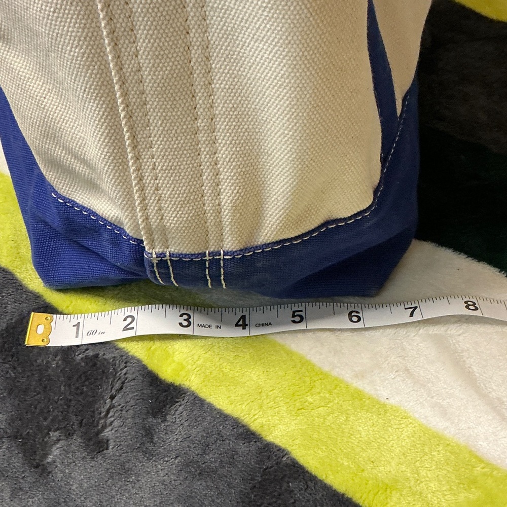 Lands' End Canvas Tote in Cream with Blue Trim - Picture 5 of 13